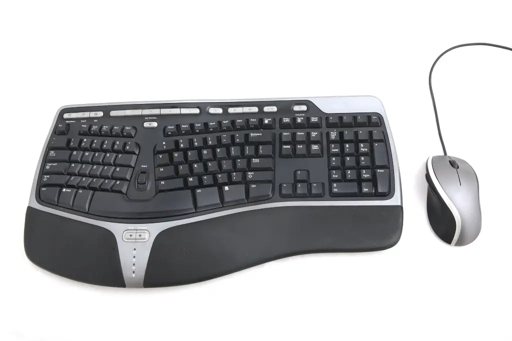 Bild einer ergonomischen Tastatur und Maus